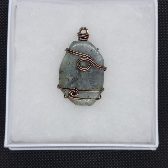 Wire wrapped labradorite necklace pendants. - Picture 4 of 5